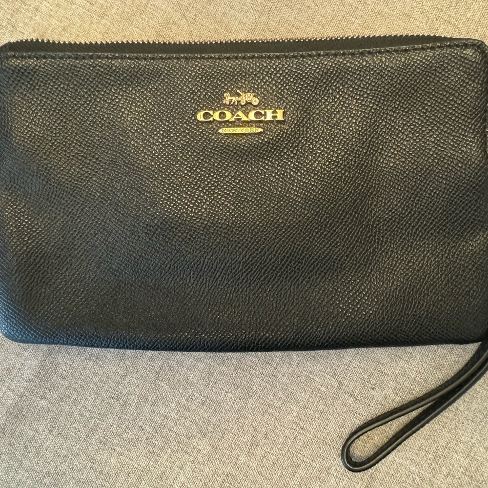 COACH Large Corner Zip Wristlet, Gently Used w/ Tags